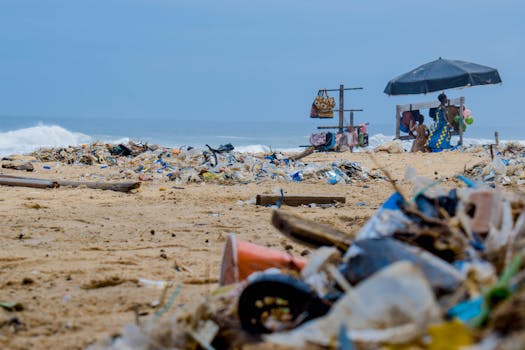 Hikers practicing zero waste principles